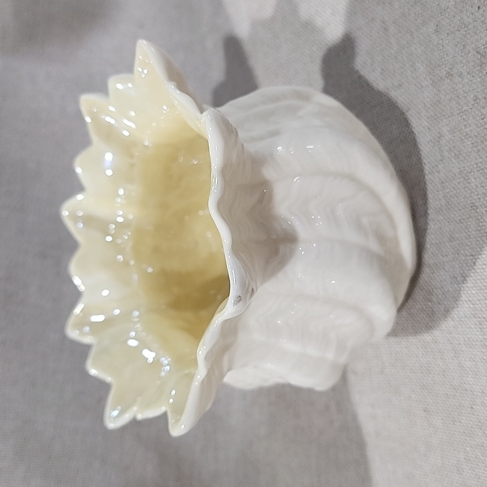 Belleek Parian, Porcelain, Twisted Shell Pattern Pot